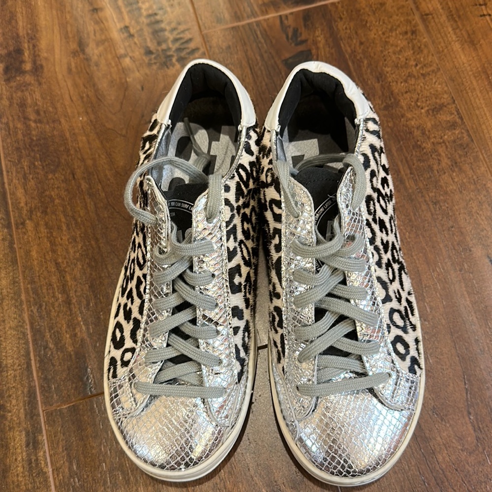P448 size 36 leopard print black and white and shiny grey